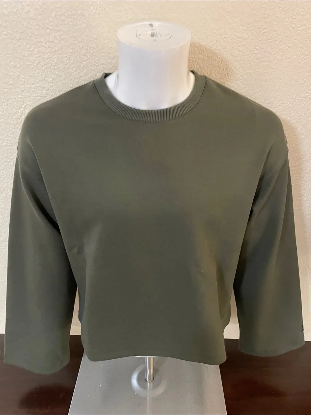 Man Olive Green Crewneck Long Sleeve Top